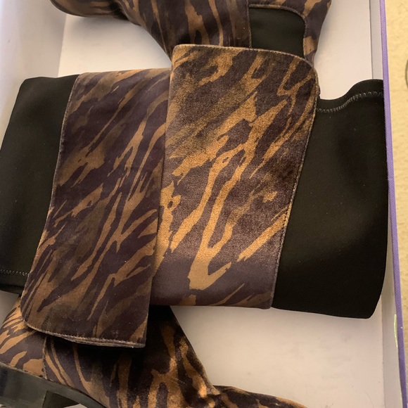 STUART Weitzman Tiger Stretch Boot -Size 7 M - Picture 14 of 14